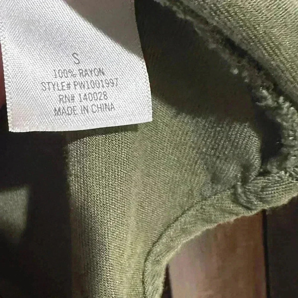 Harper Heritage green blouse women’s Size Small 100% Rayon Francesca’s - Picture 7 of 7